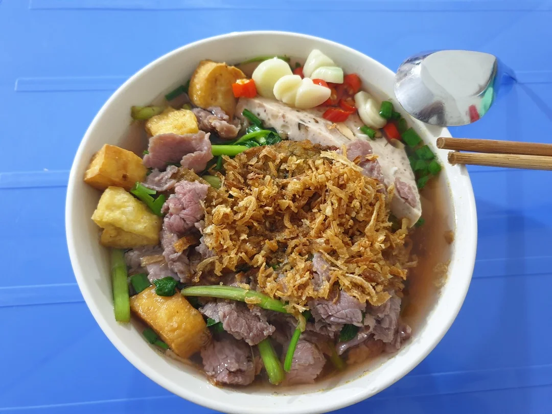 Bánh đa trộn lý thường kiệt kiểu bát nước gần trung tâm Hà Nội