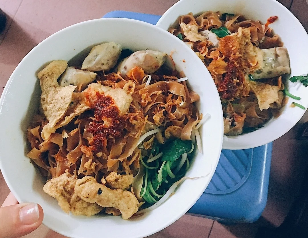 Bát bánh đa trộn lý thường kiệt phủ lạc rang và hành phi