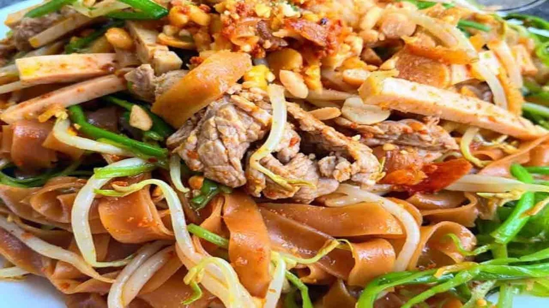 Cách làm bánh đa trộn xì dầu ngon như nhà hàng