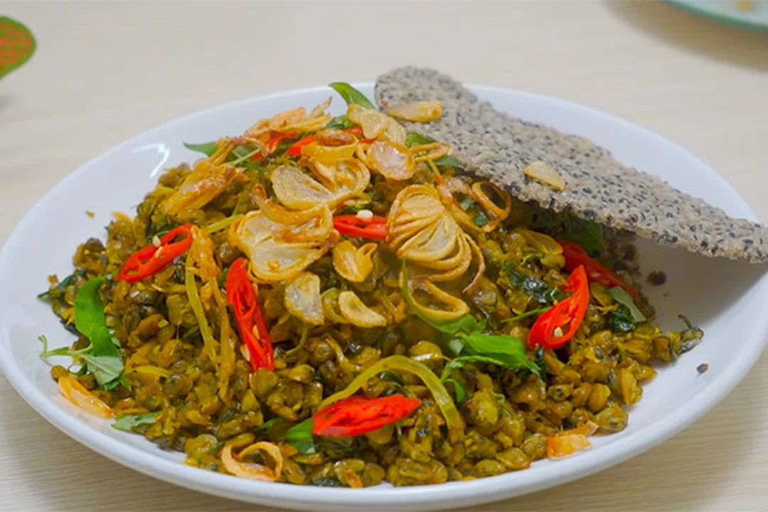 hến xúc bánh đa thành phẩm ăn cùng bánh đa mè giòn