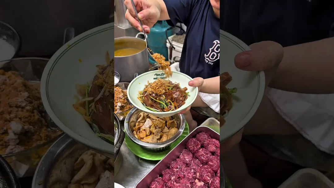 Video bánh đa trộn Hà Nội chuẩn vị