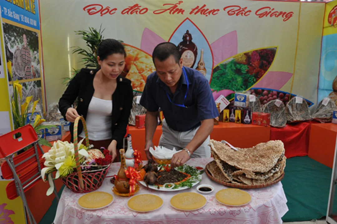 Bánh đa Bắc Giang phơi trên phên nứa tại làng Kế bánh đa Bắc Giang phơi trên phên nứa tại làng Kế