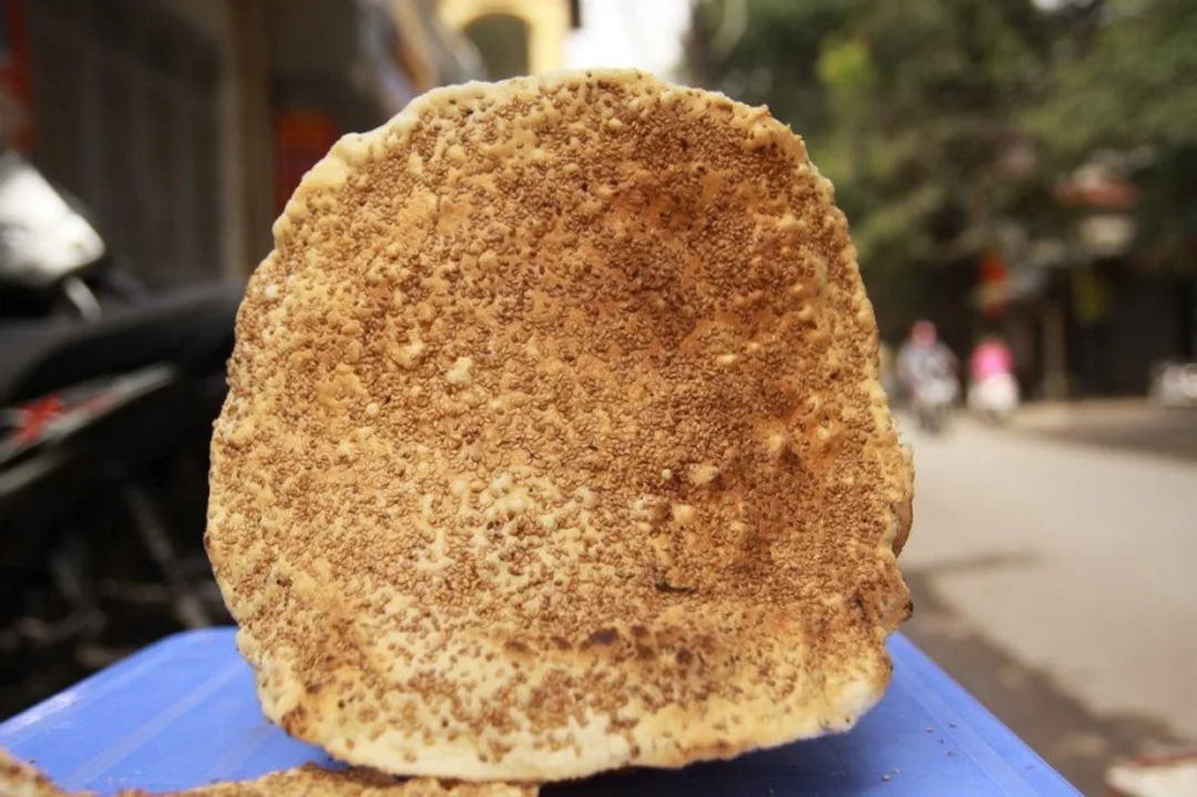 Bánh đa Bắc Giang thành phẩm vàng giòn rắc vừng lạc bánh đa Bắc Giang thành phẩm vàng giòn rắc vừng lạc