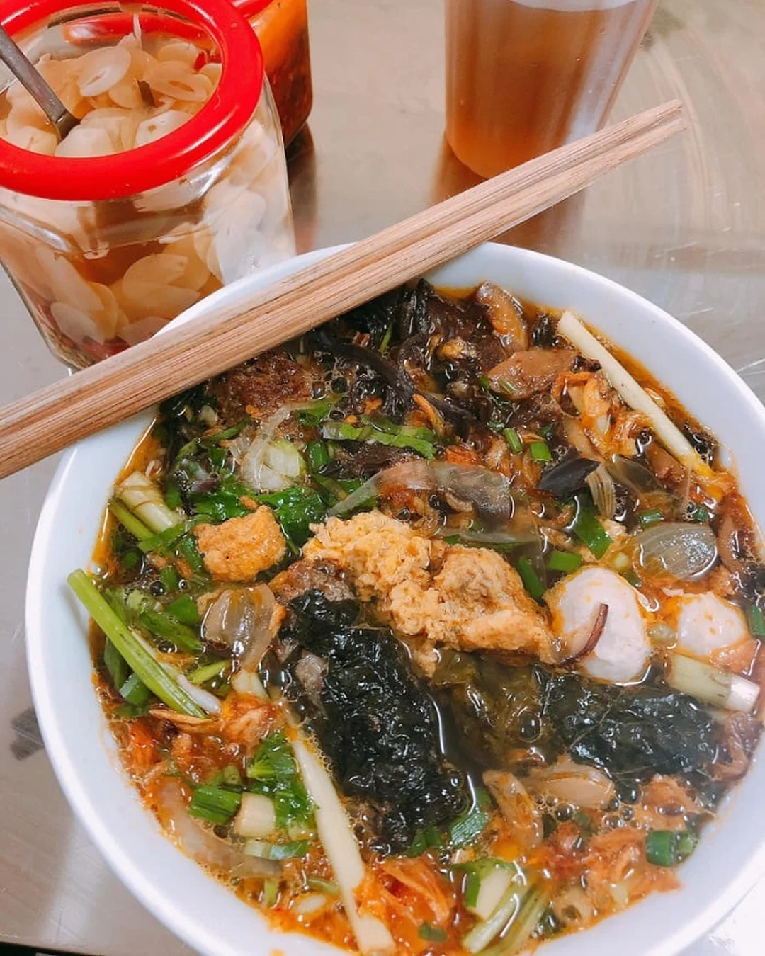Bánh đa cá Hải Phòng tại quán ăn địa phương bánh đa cá hải phòng tại quán ăn địa phương