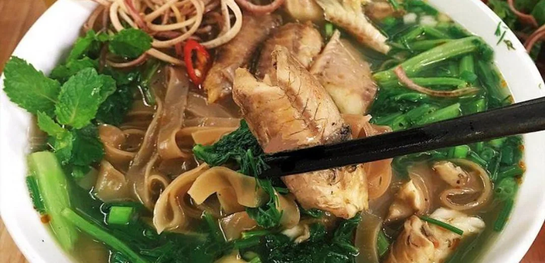 bánh đa cá rô đồng hà nội phần cá rán và nước dùng trong