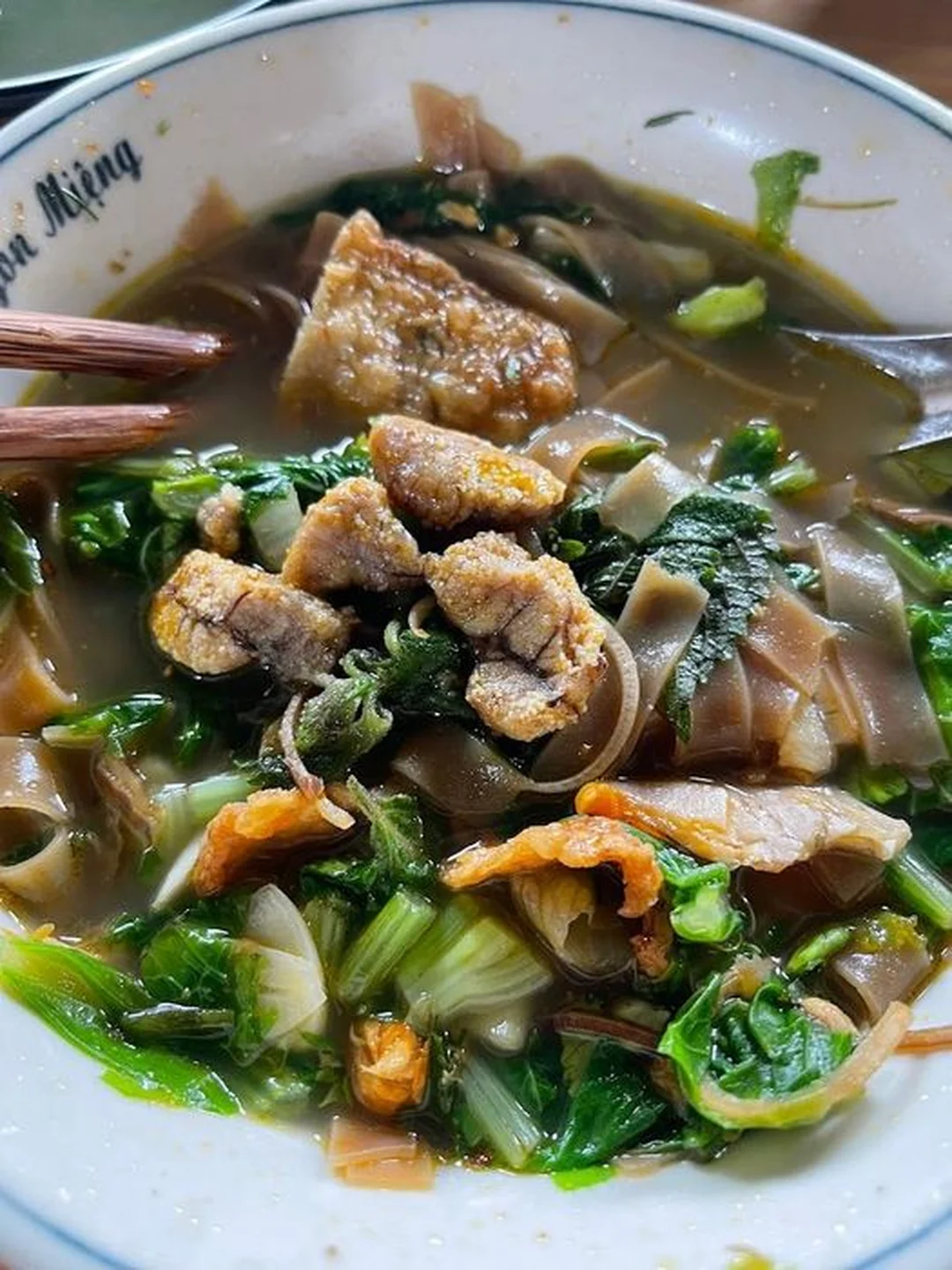 bánh đa cá rô đồng hà nội tại quán Hường Béo với cá rán vàng