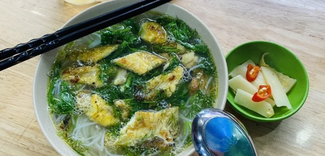 bánh đa cá rô hà nam dùng cá rô chiên vàng ruộm