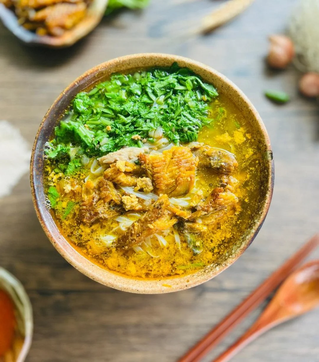 bánh đa cá rô thái bình với phần cá rô và bánh đa trắng