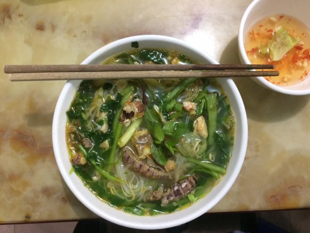 Bánh đa cù kỳ Móng Cái bánh đa cù kỳ Móng Cái với thịt càng và nước dùng hải sản