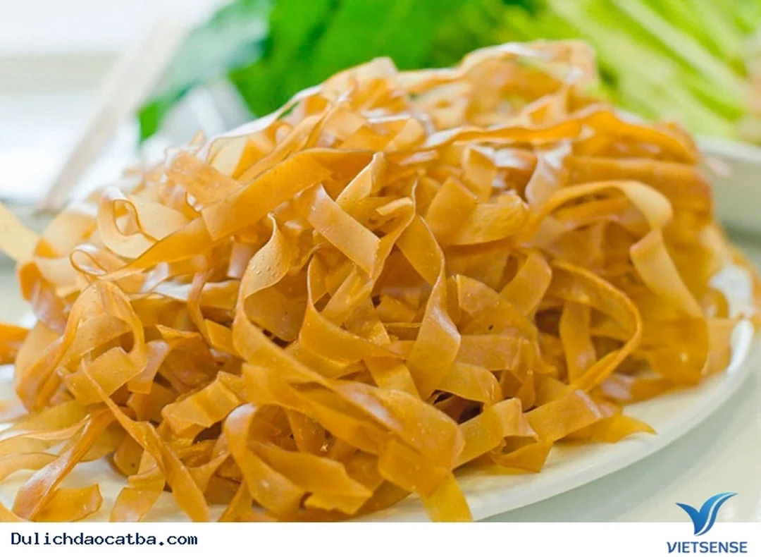 bánh đa cua cát bà với rau sống và topping tươi