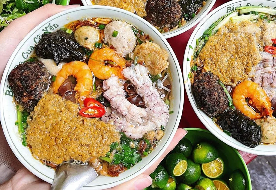 bánh đa cua cô yến tại quán Hải Phòng