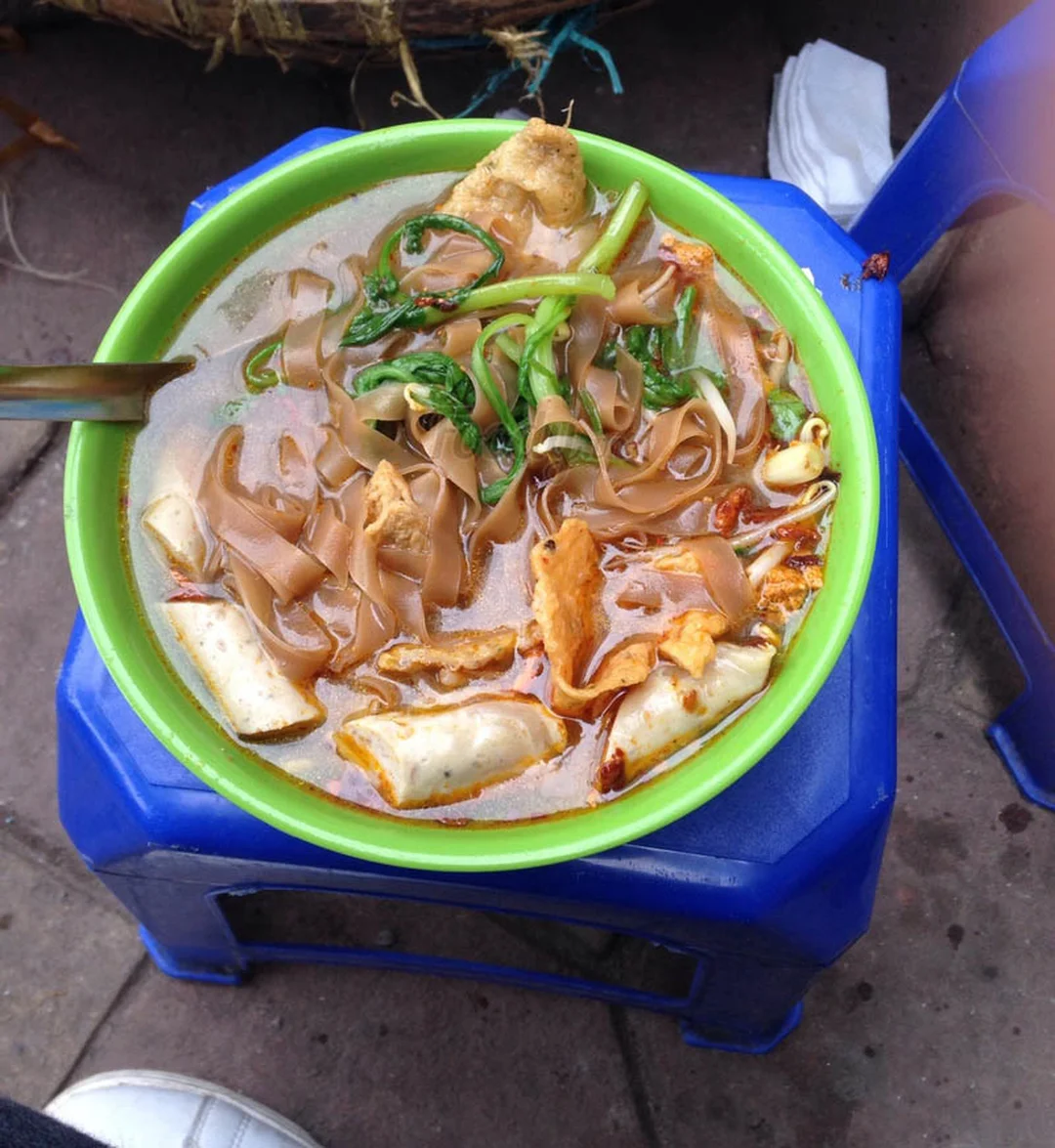 Bánh đa cua Hà Nội kiểu trộn với topping bánh đa cua hà nội kiểu trộn với topping