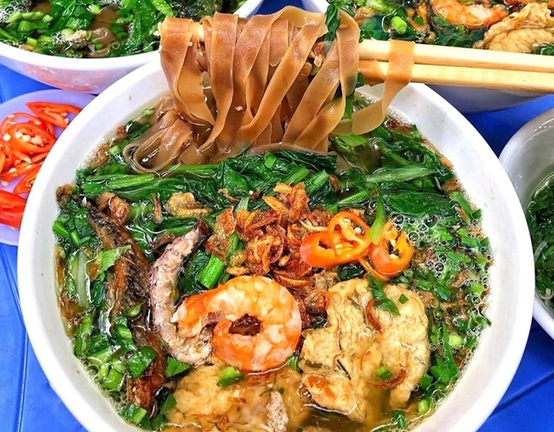 bánh đa cua hải phòng ngon chuẩn vị đất cảng bánh đa cua hải phòng ngon với bánh đa đỏ và riêu cua
