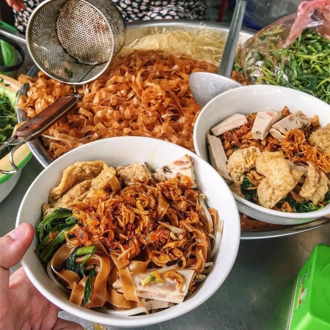 bánh đa cua hải phòng ở hà nội tại quán đông khách