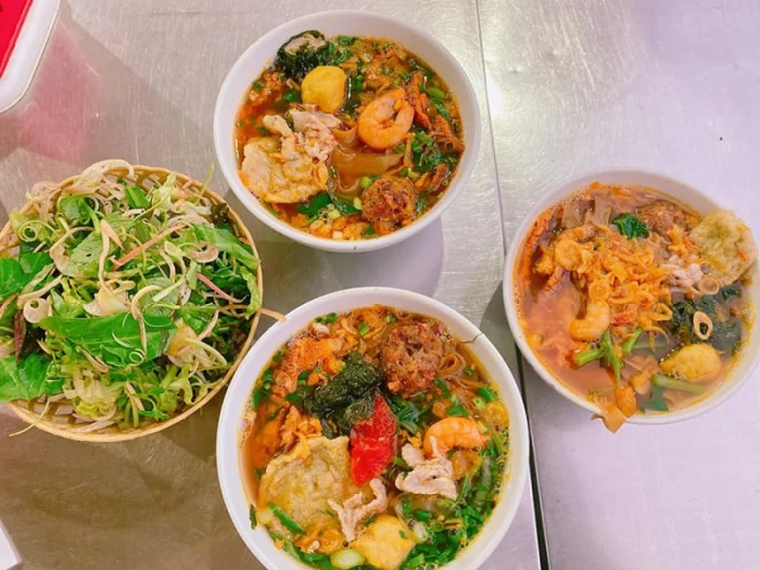 Bánh đa cua Lạch Tray tại quán đông khách ở Hải Phòng bánh đa cua lạch tray tại quán đông khách ở Hải Phòng