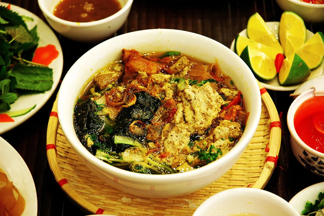 bánh đa cua làm từ gì với sợi bánh đa đỏ Hải Phòng