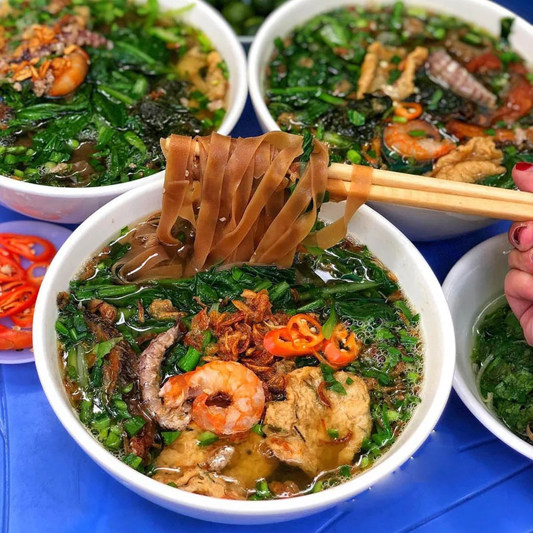 bánh đa cua phùng hưng khu vực phục vụ món nước