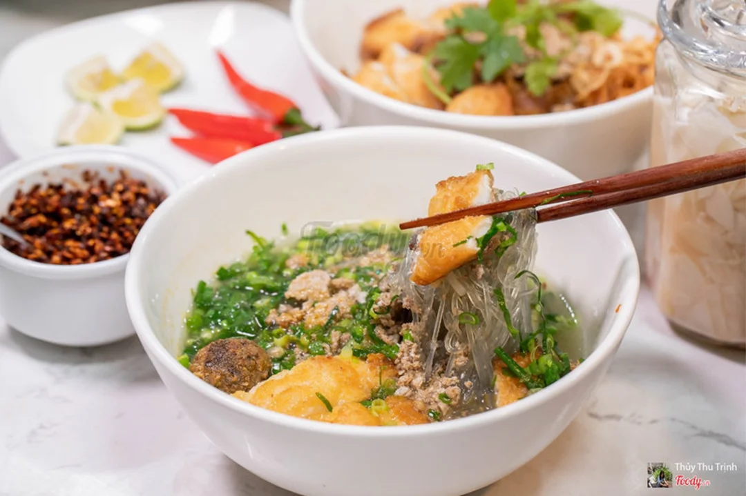 Bánh đa cua Thu Yến sợi bánh đa đỏ bánh đa cua Thu Yến với sợi bánh đa đỏ và nước cua đồng