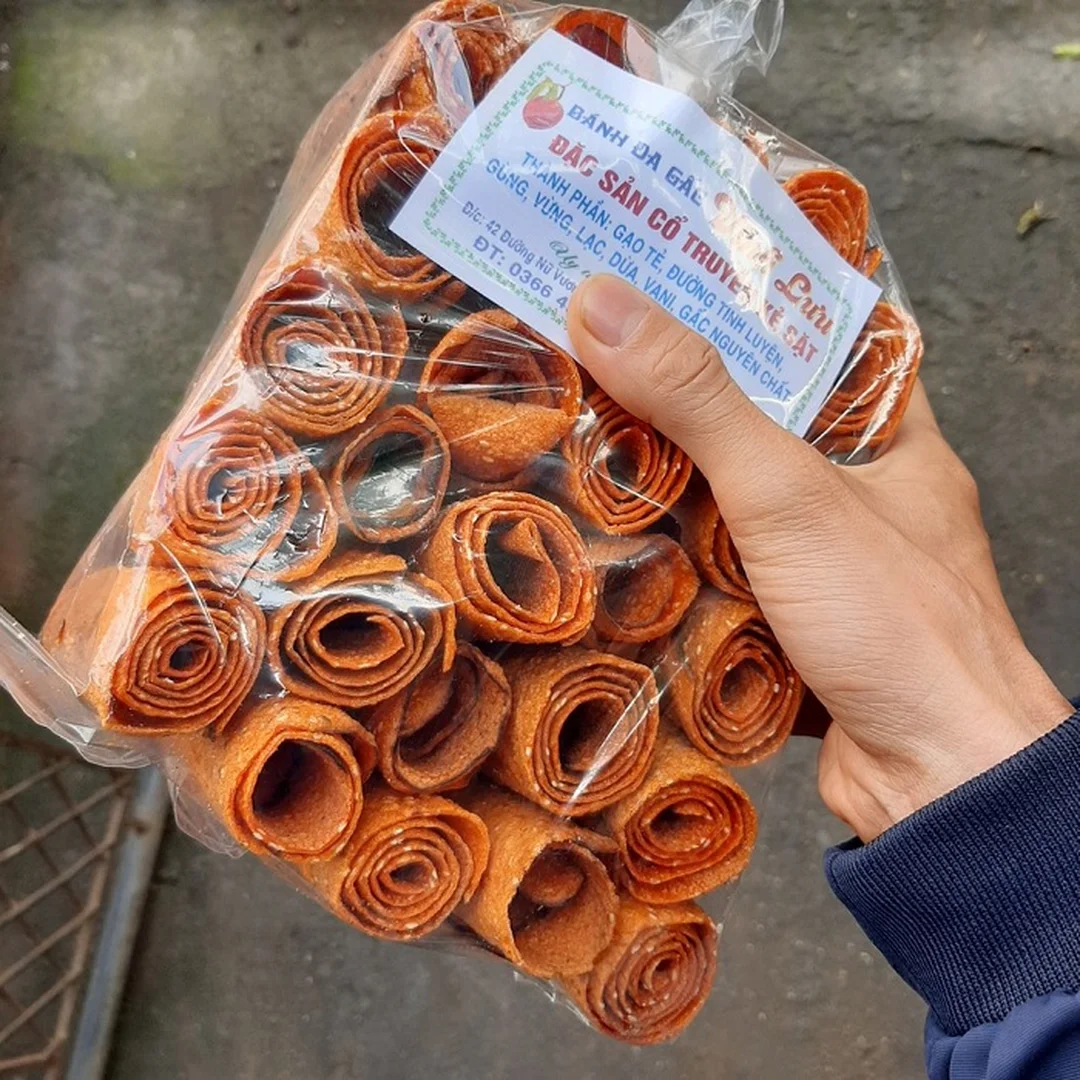bánh đa gấc Kẻ Sặt cuộn tròn