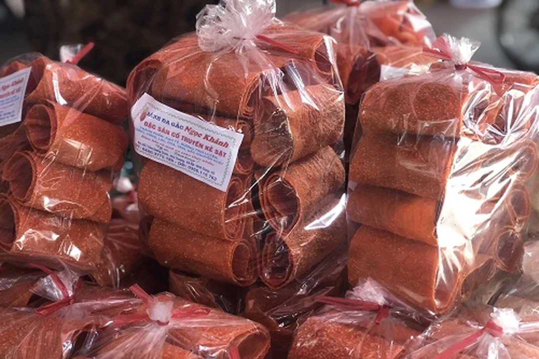 bánh đa gấc Kẻ Sặt thành phẩm màu đỏ cam