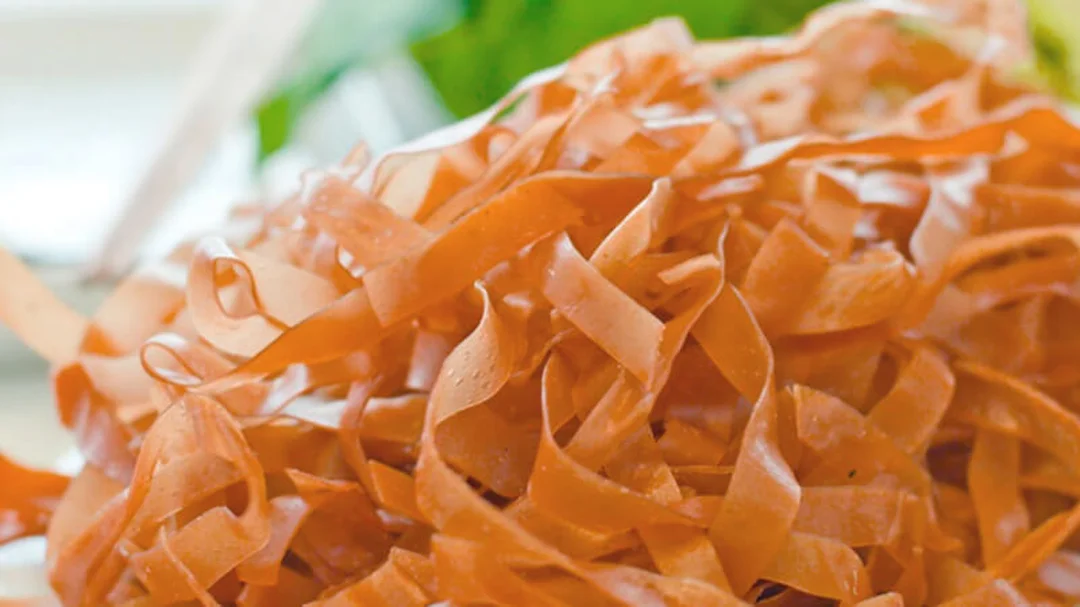 bánh đa sợi được chọn từ bánh đa khô có bề mặt đều màu