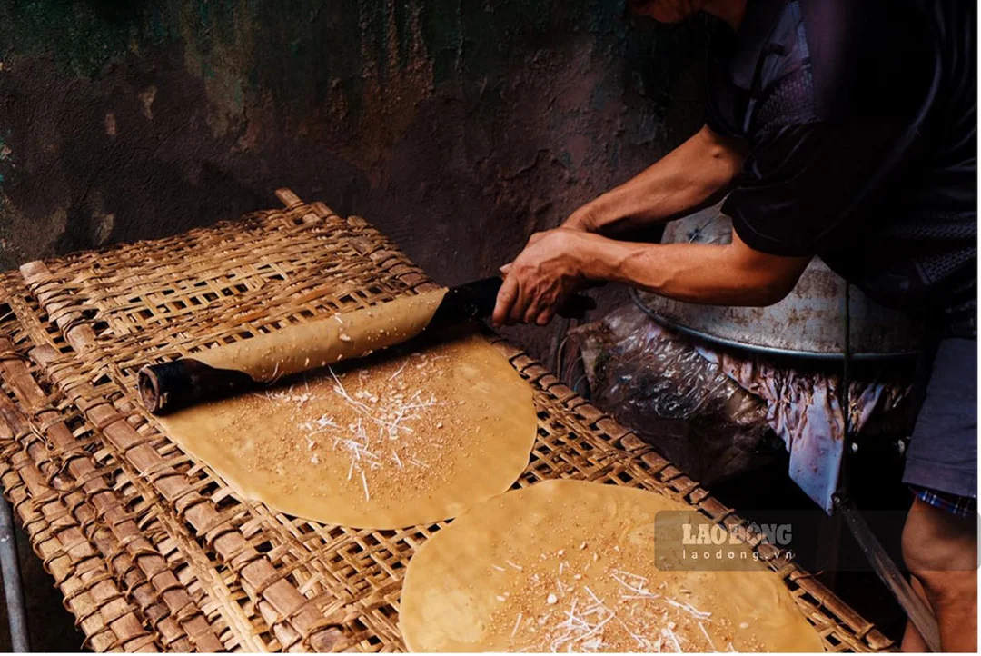Bánh đa Thổ Hà phơi trên phên tre tại làng nghề bánh đa thổ hà phơi trên phên tre tại làng nghề