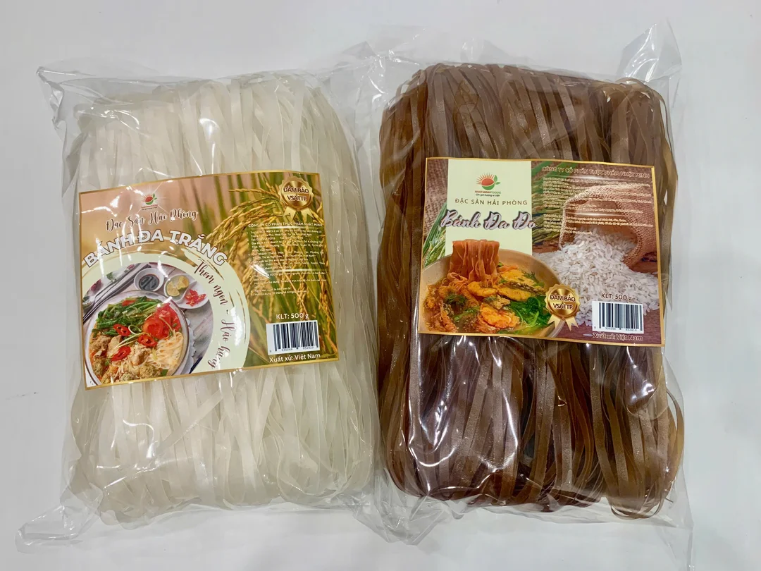 bánh đa trắng sợi khô cần ngâm trước khi trụng