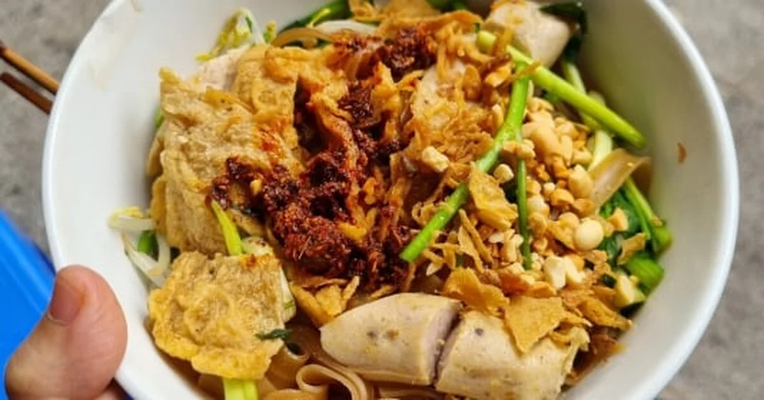 Bánh đa trộn Ngõ Huyện gần phố cổ Hà Nội bánh đa trộn ngõ huyện gần khu phố cổ Hà Nội