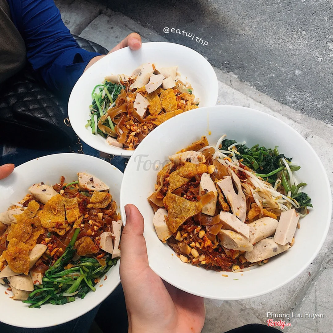 Bánh đa trộn Ngõ Huyện có nước trộn đậm vị bánh đa trộn ngõ huyện phần nước trộn đậm vị