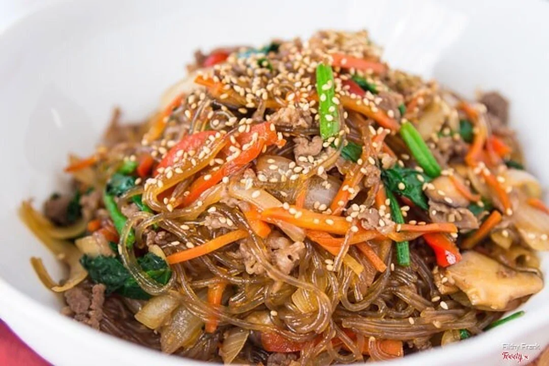 bánh đa trộn thái thịnh với sợi bánh đa và topping