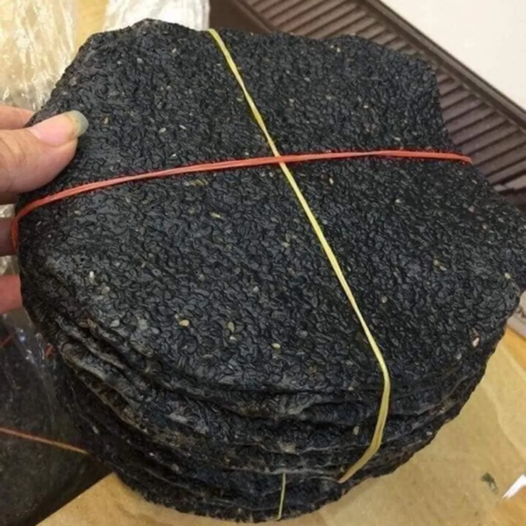 Bánh đa vừng đen Đô Lương nhiều mè đen làm quà quê bánh đa vừng đen Đô Lương nhiều mè đen làm quà quê