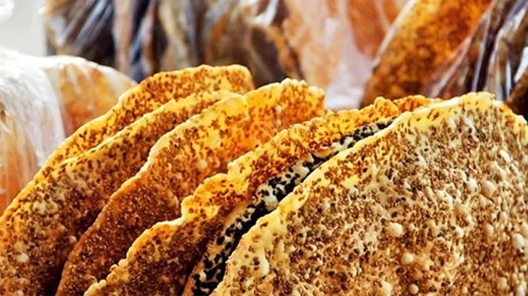 bánh đa vừng sau khi nướng dùng kèm món ăn