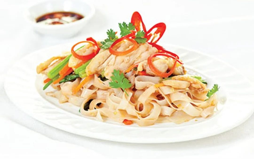 Bánh đa xào thịt gà chua ngọt cho bữa gia đình bánh đa xào thịt gà chua ngọt cho bữa gia đình