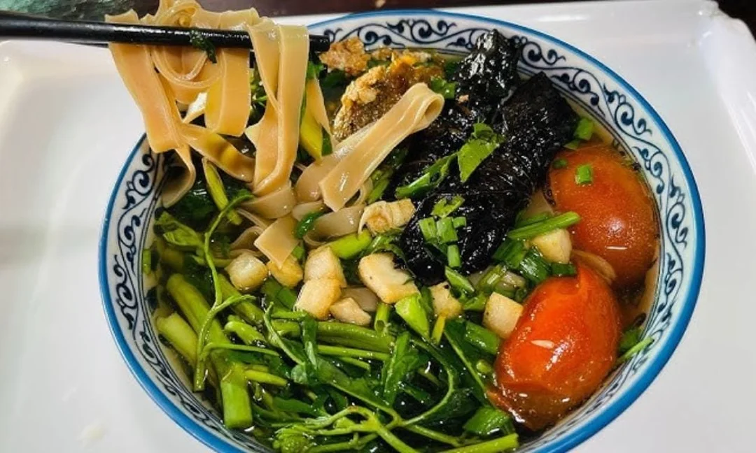 cách làm bánh đa cua với sợi bánh đa đỏ dai mềm
