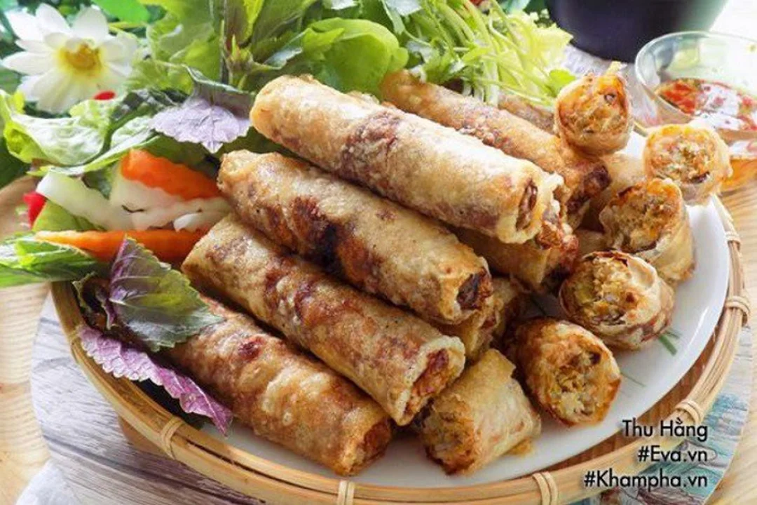 Bánh đa nem vàng giòn sau khi rán cách làm bánh đa nem ngon với thành phẩm vàng giòn