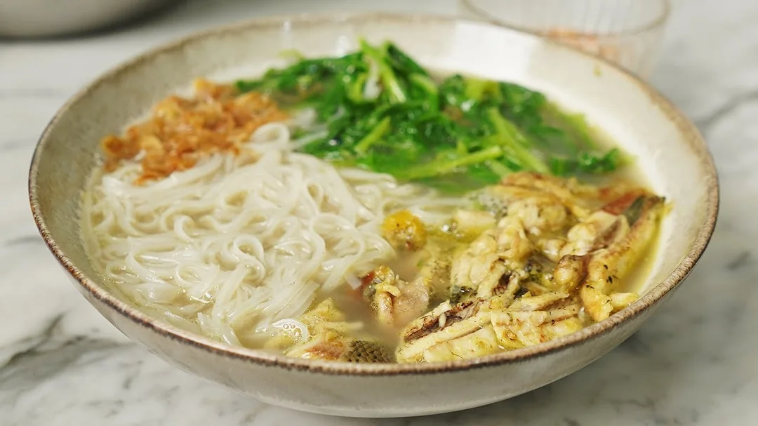 Cách nấu canh bánh đa cá rô đồng rau cải