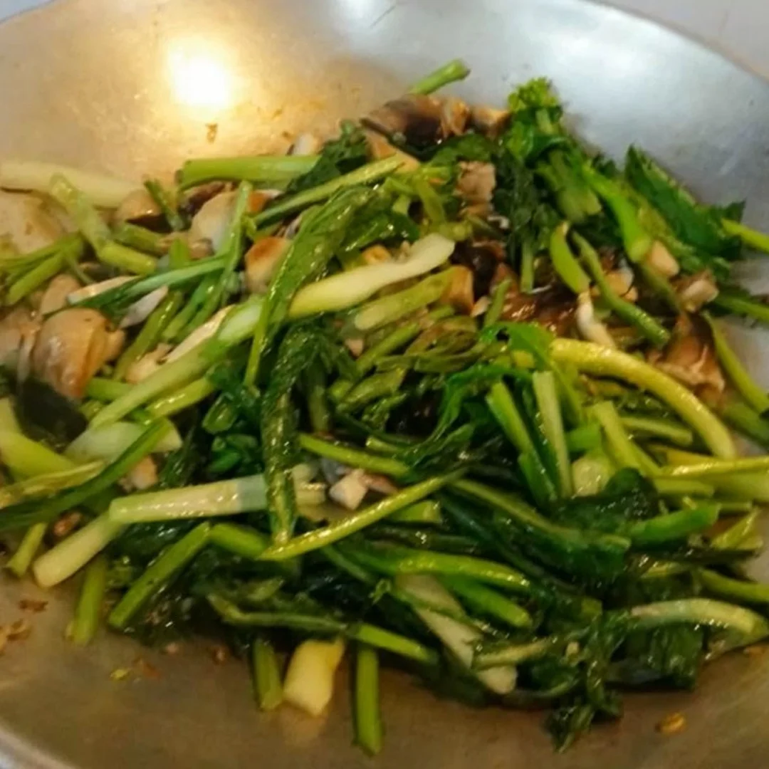 Rau củ chín tới giúp cách xào bánh đa không bị dính hiệu quả hơn cách xào bánh đa không bị dính khi rau củ đã chín tới