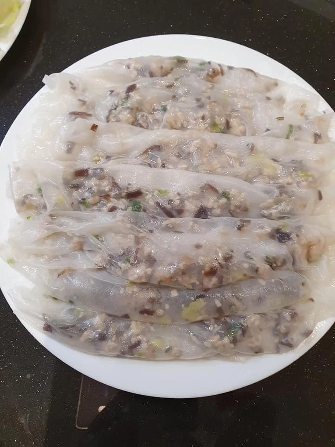 làm bánh cuốn từ bánh đa nem bằng xửng hấp gia đình