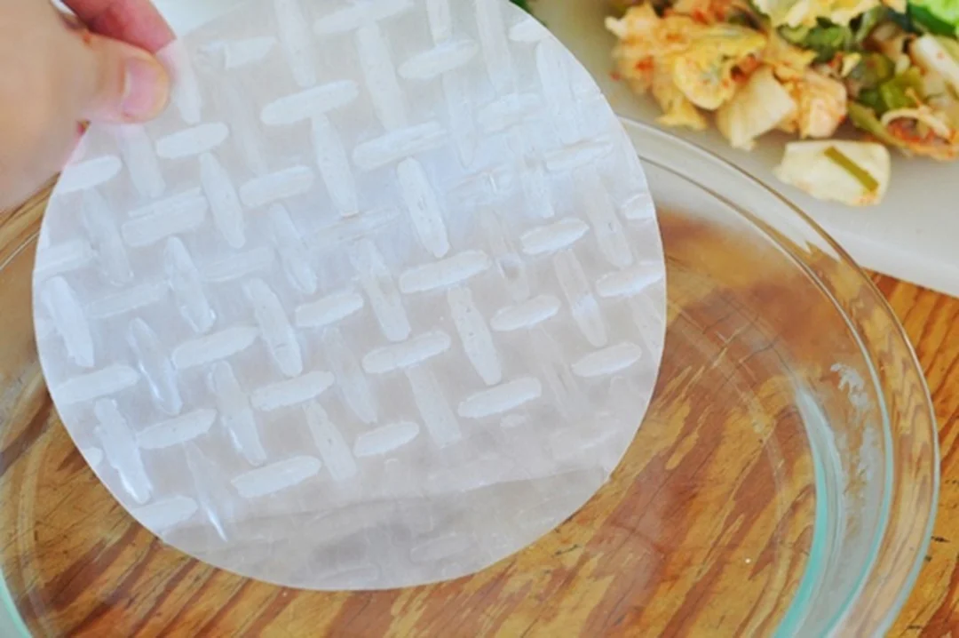 làm bánh cuốn từ bánh đa nem với lá bánh đa nem mềm
