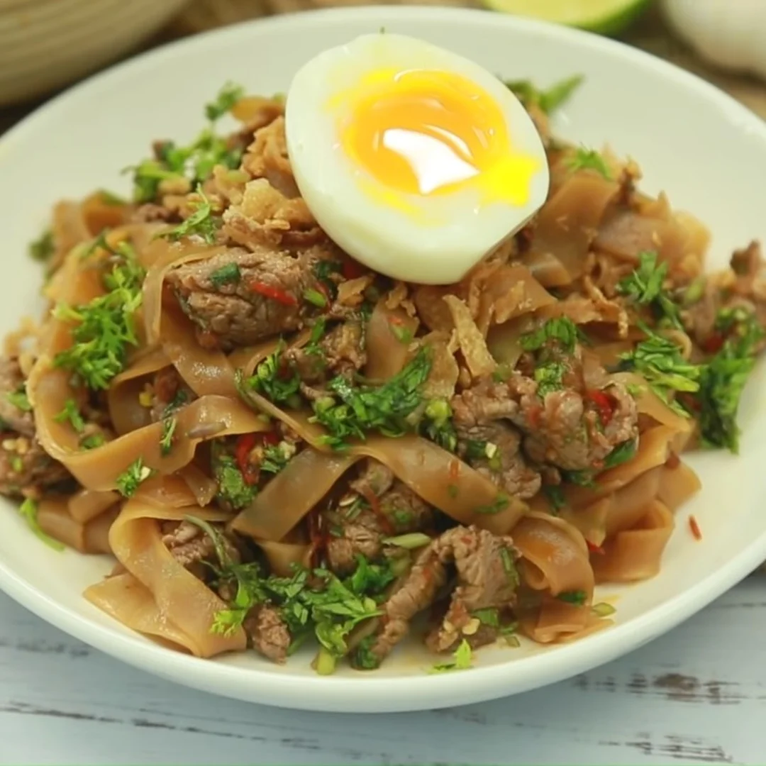 Thành phẩm cách nấu bánh đa trộn cay thành phẩm cách nấu bánh đa trộn cay với trứng lòng đào