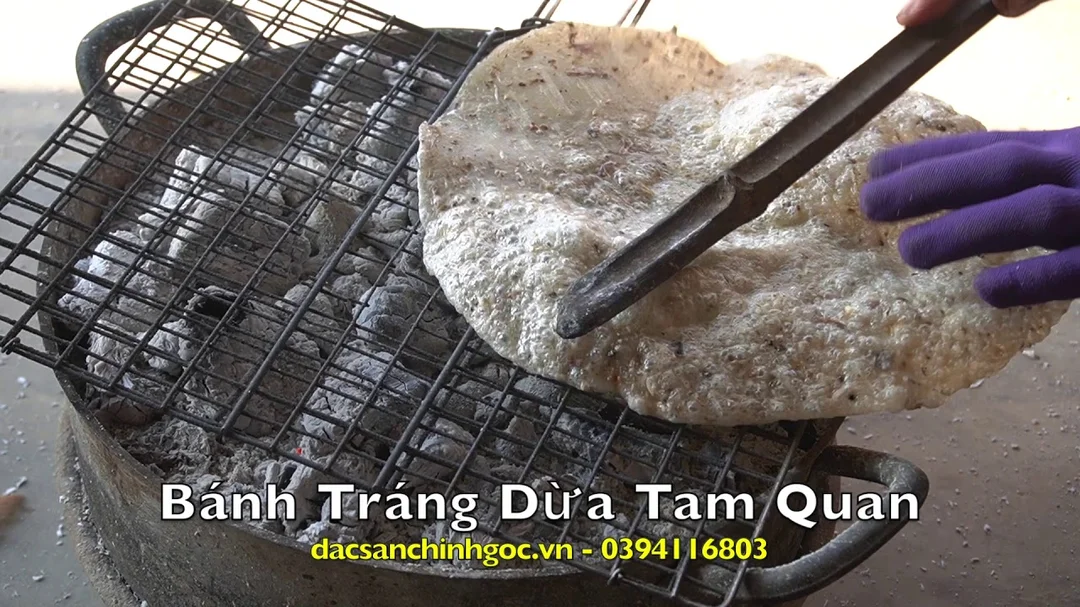 Video nướng bánh tráng dừa Tam Quan Bình Định