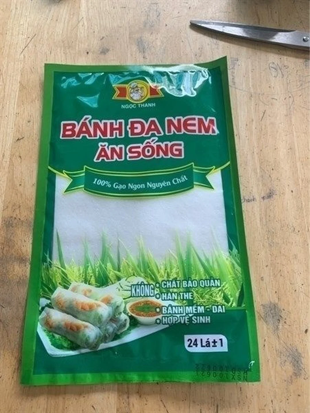 Bánh đa nem ăn sống và bánh đa nem rán bánh đa nem ăn sống và bánh đa nem rán khác nhau khi sử dụng